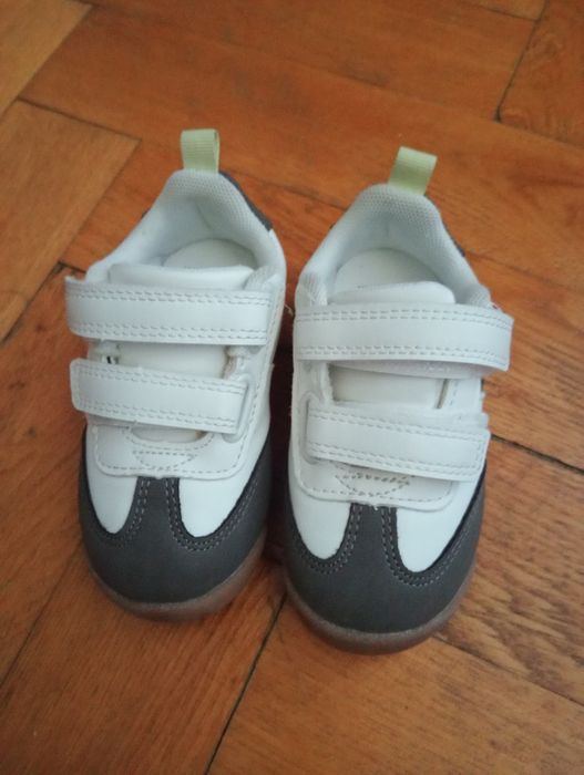 Vând adidași bebe, purtați o singură dată,stare perfectă ca noi