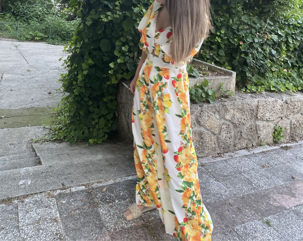 Salopeta Asos cu print floral