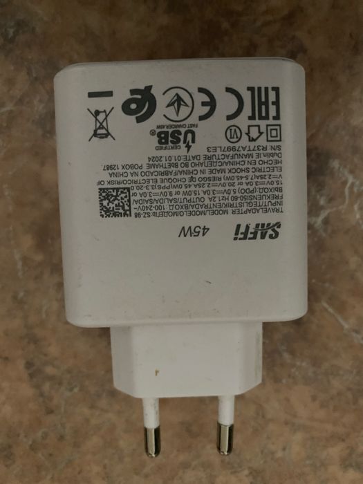 Продам зарядку срочно