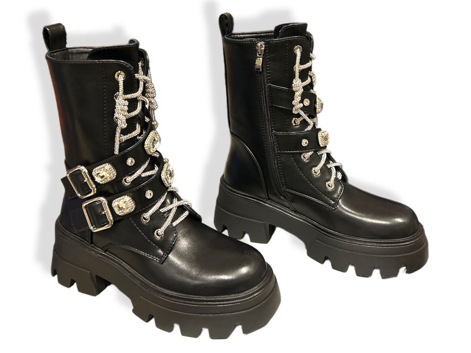 Дамски боти на платформа с бели кристали