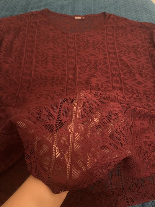 Тъмно червена към вишнево дантелена блуза