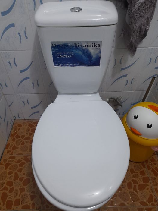 Унитаз  сотилади