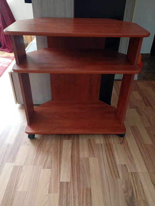 Vând comoda televizor