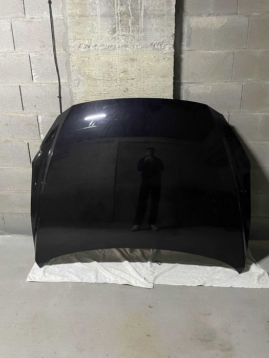 Продавам преден капак за Мазда 3 2016