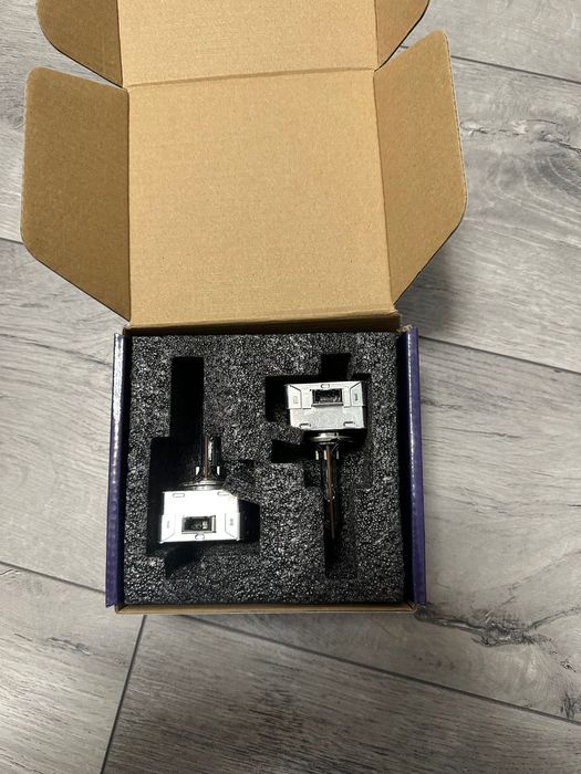 Vând becuri d1s xenon philips