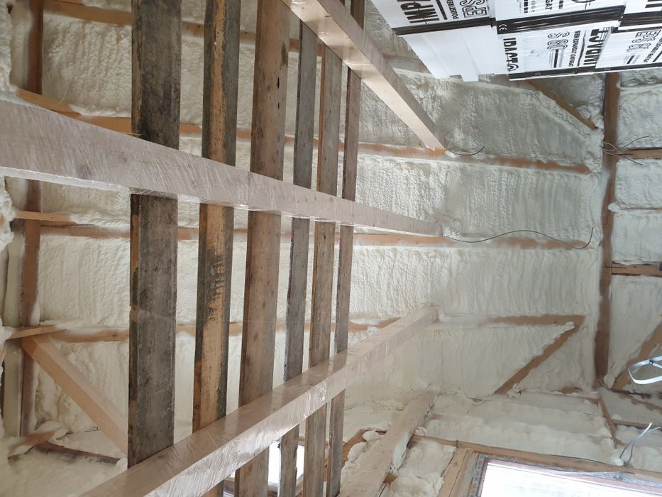 Izolatii cu spuma poliuretanica ,30lei m2