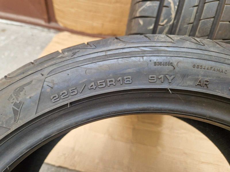 2 Goodyear R18 225/45
летни гуми Runflat 
DOT4218