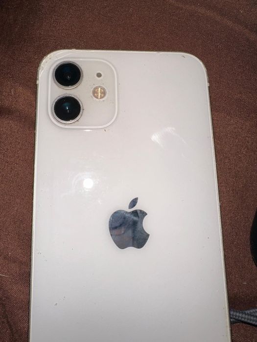 Айфон 12 в хорошем состоянии