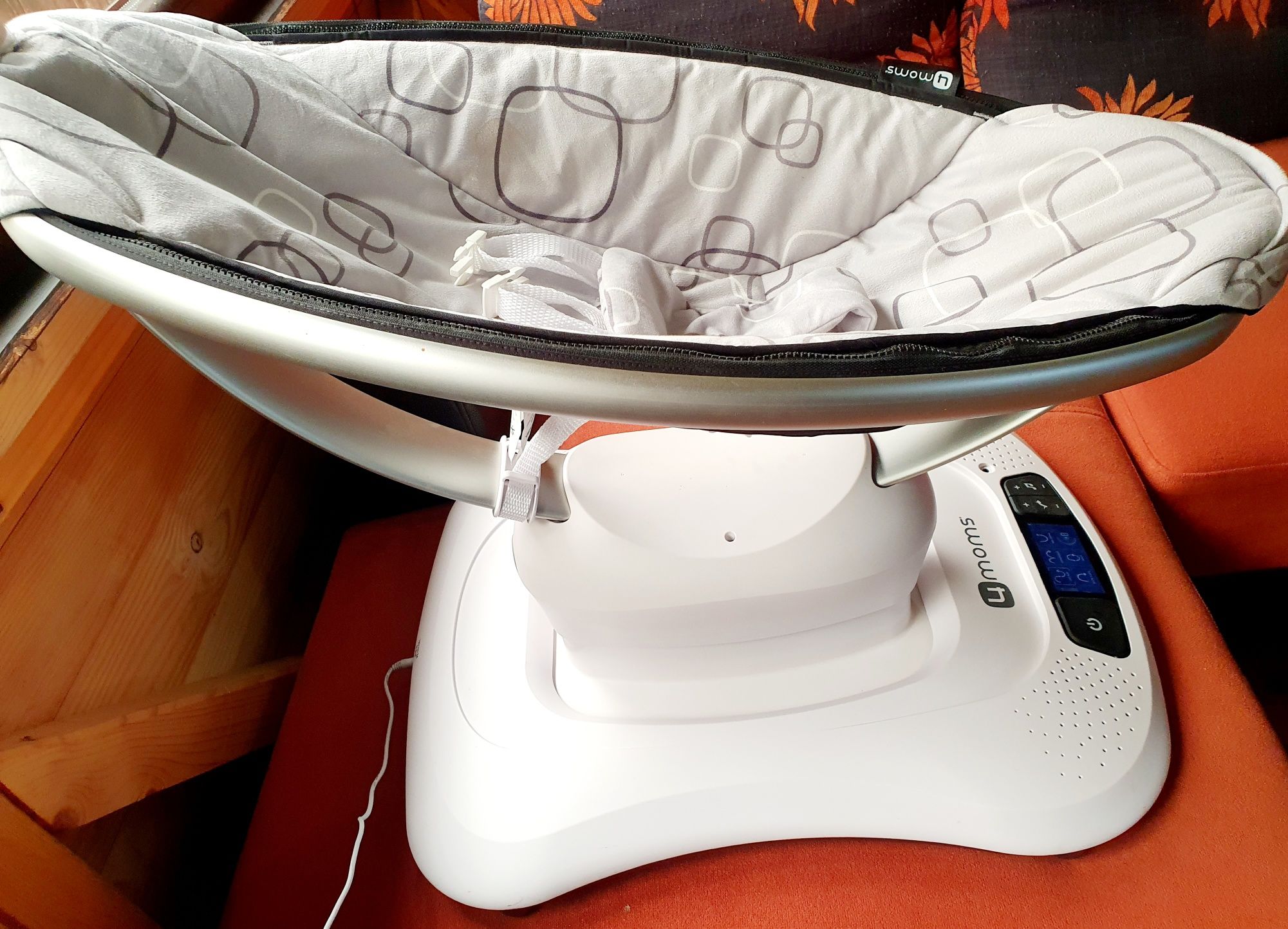 Fotoliu Balansoar Bebelusi 4MOMS MamaRoo 4.0 model nou