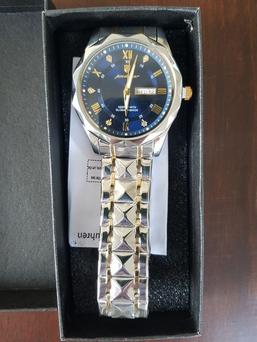 Vănd ceas nou bărbătesc rezistent la apă.