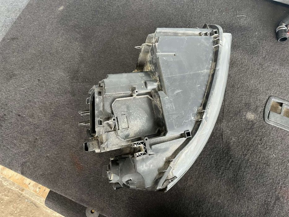 Ляв фар Audi A3 8P0941003 k оригинален счупена щипка