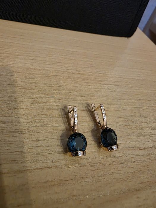 Продам золотые сережки
