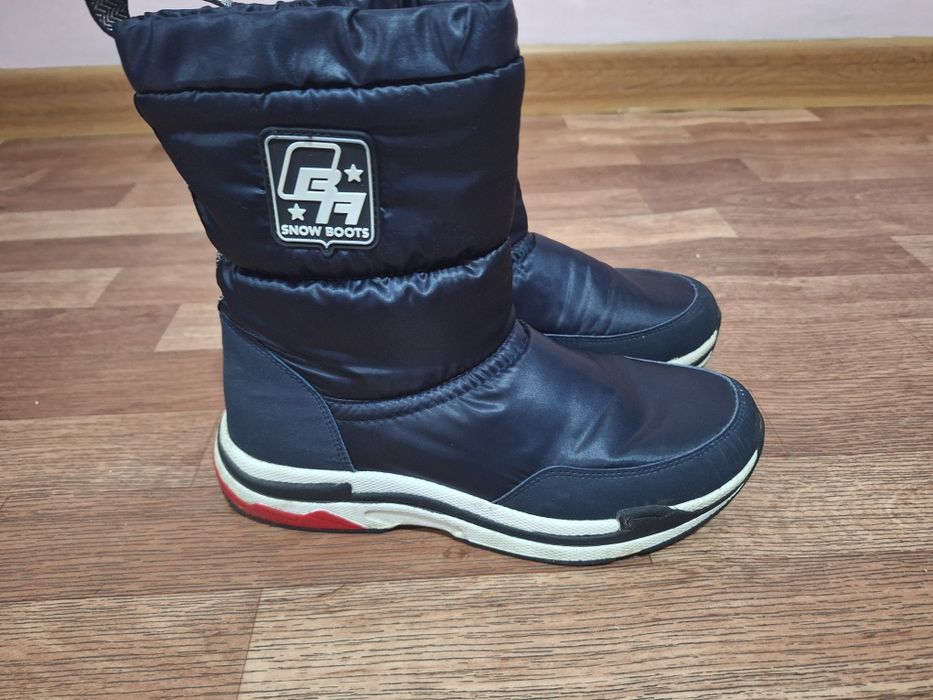 Срочно продаётся полусапожки в отличном состоянии 37-размер