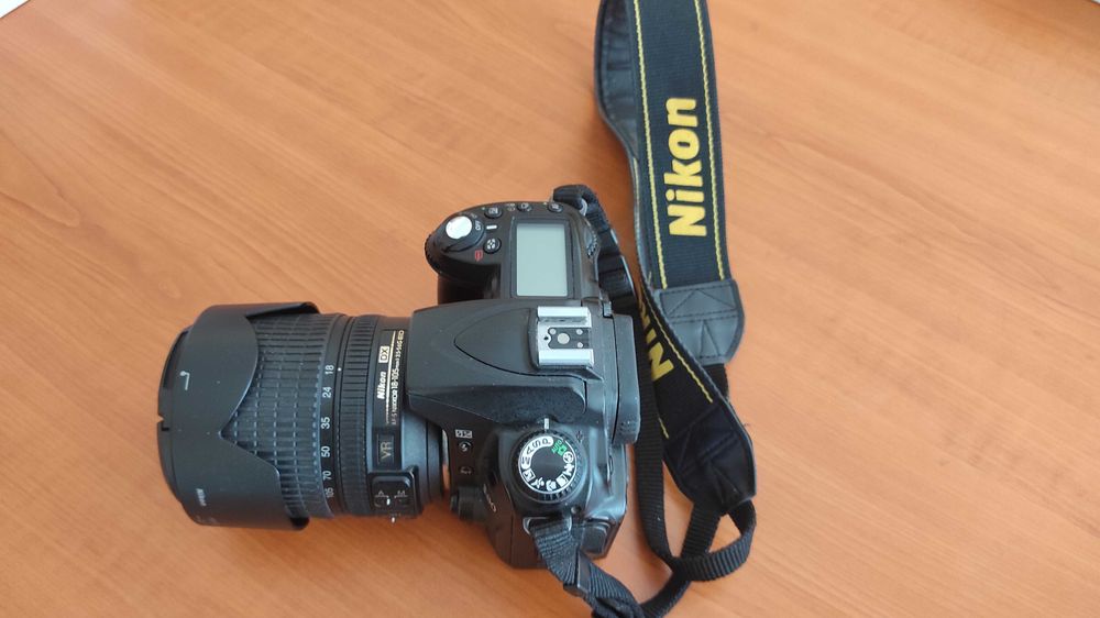Nikon D90 с обектив Nikon AF-S Nikkor 18-105mm