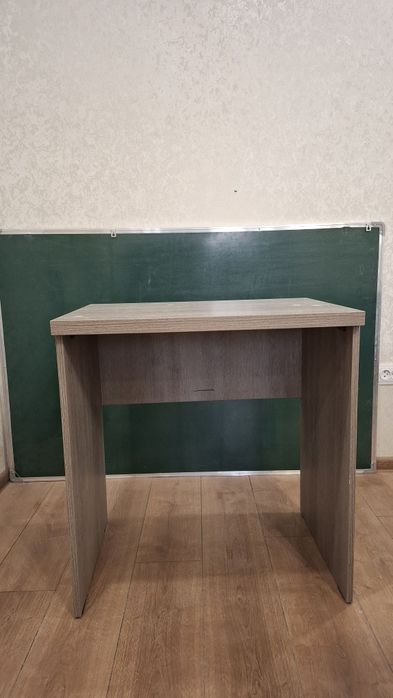 Продаётся стол. Удобный и практичный