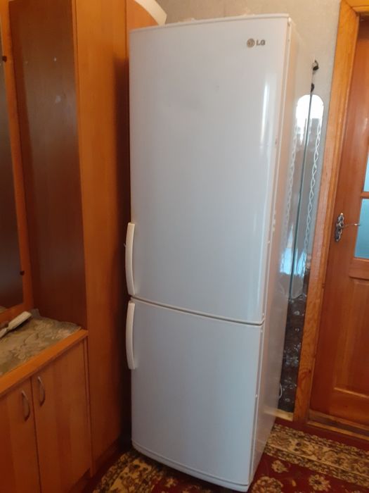 Холодильник LG 183см × 58см × 58см