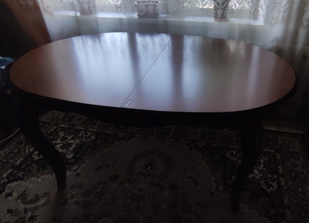 Продается новый стол для гостиной