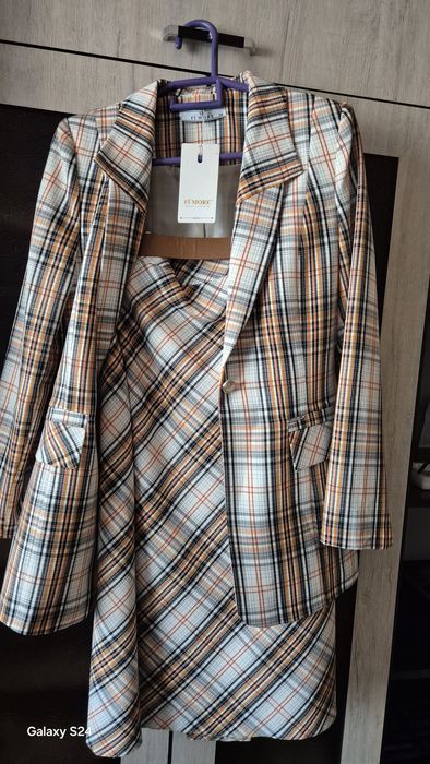 Костюм женский (юбка,пиджак)