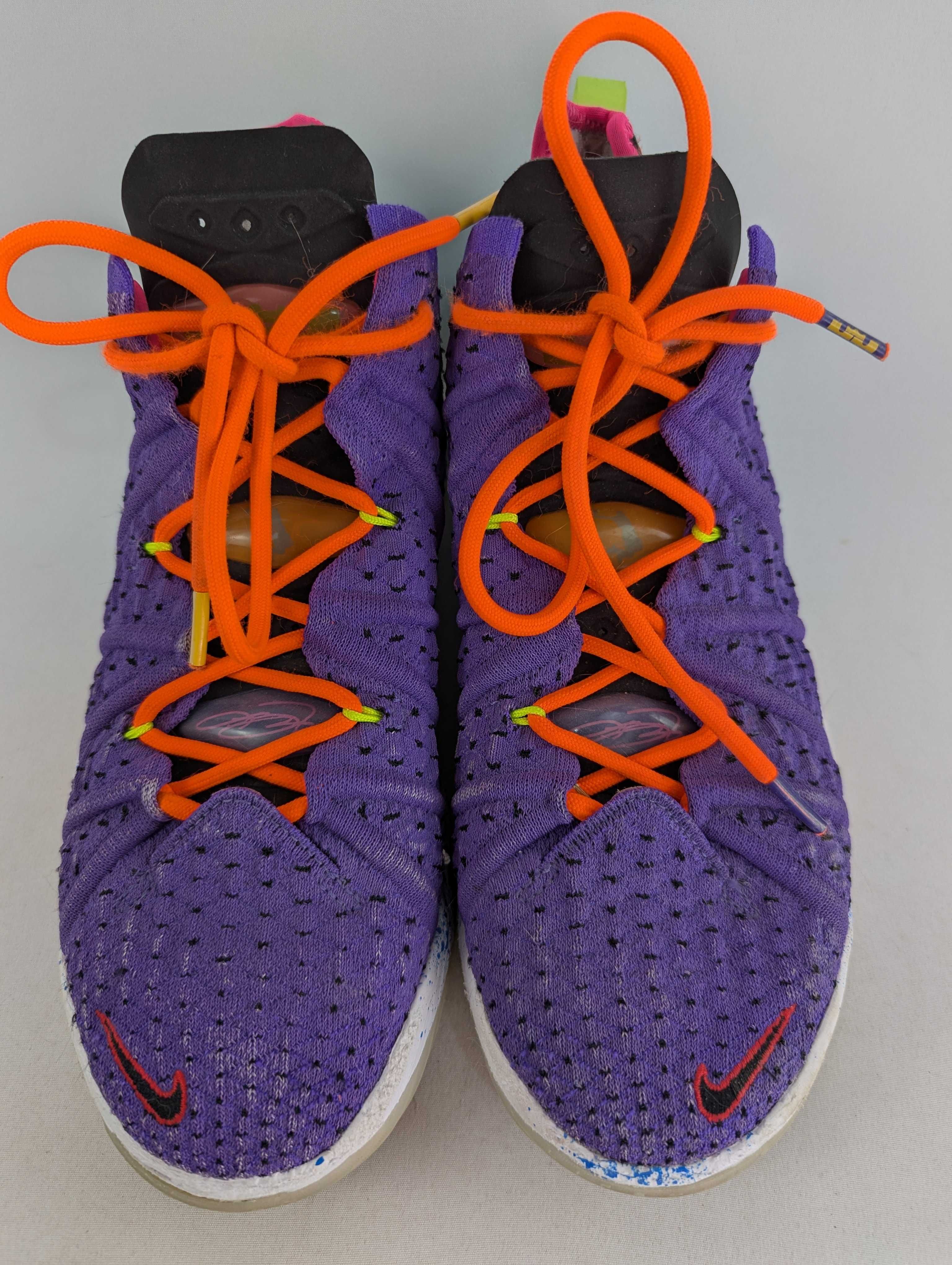 Мартатонки Nike LeBron 18