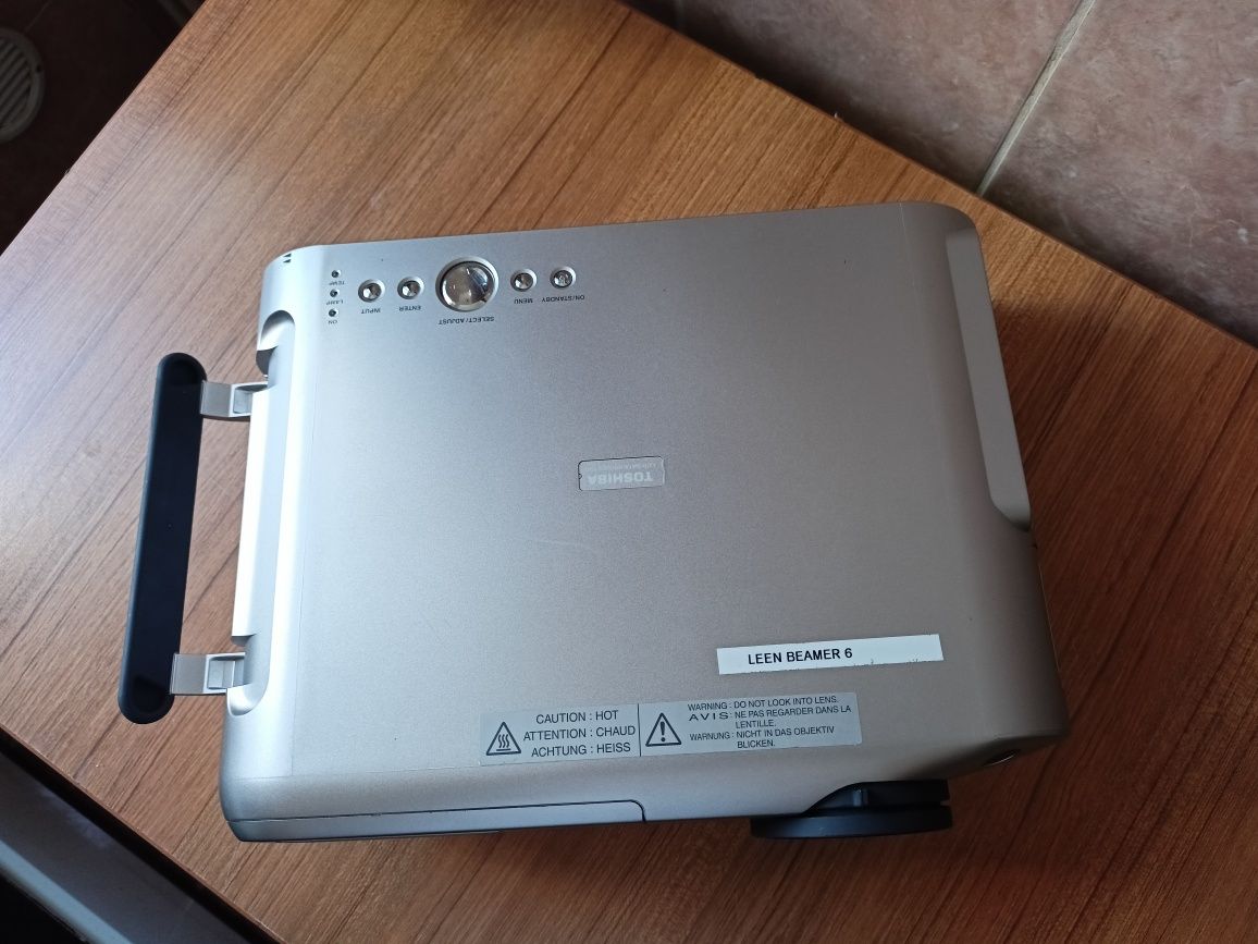 Proiector Toshiba TLP T670