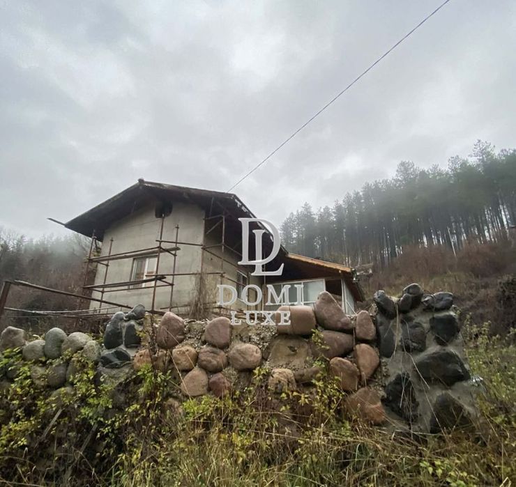 Къща в София, област-с.Бучин проход площ 50 цена 84900