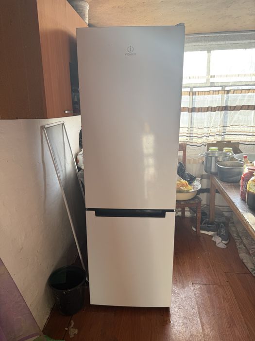 Холодильник Indesit
