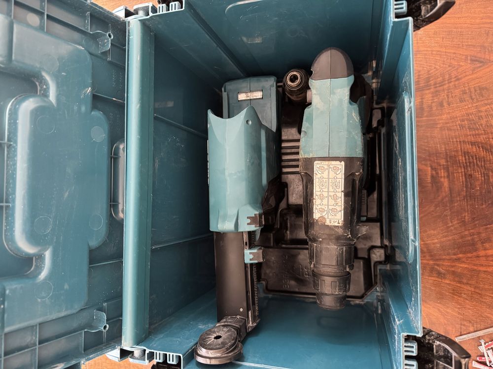 Makita DHR242ZJW перфоратор с хепа филтърна прахосмукачка