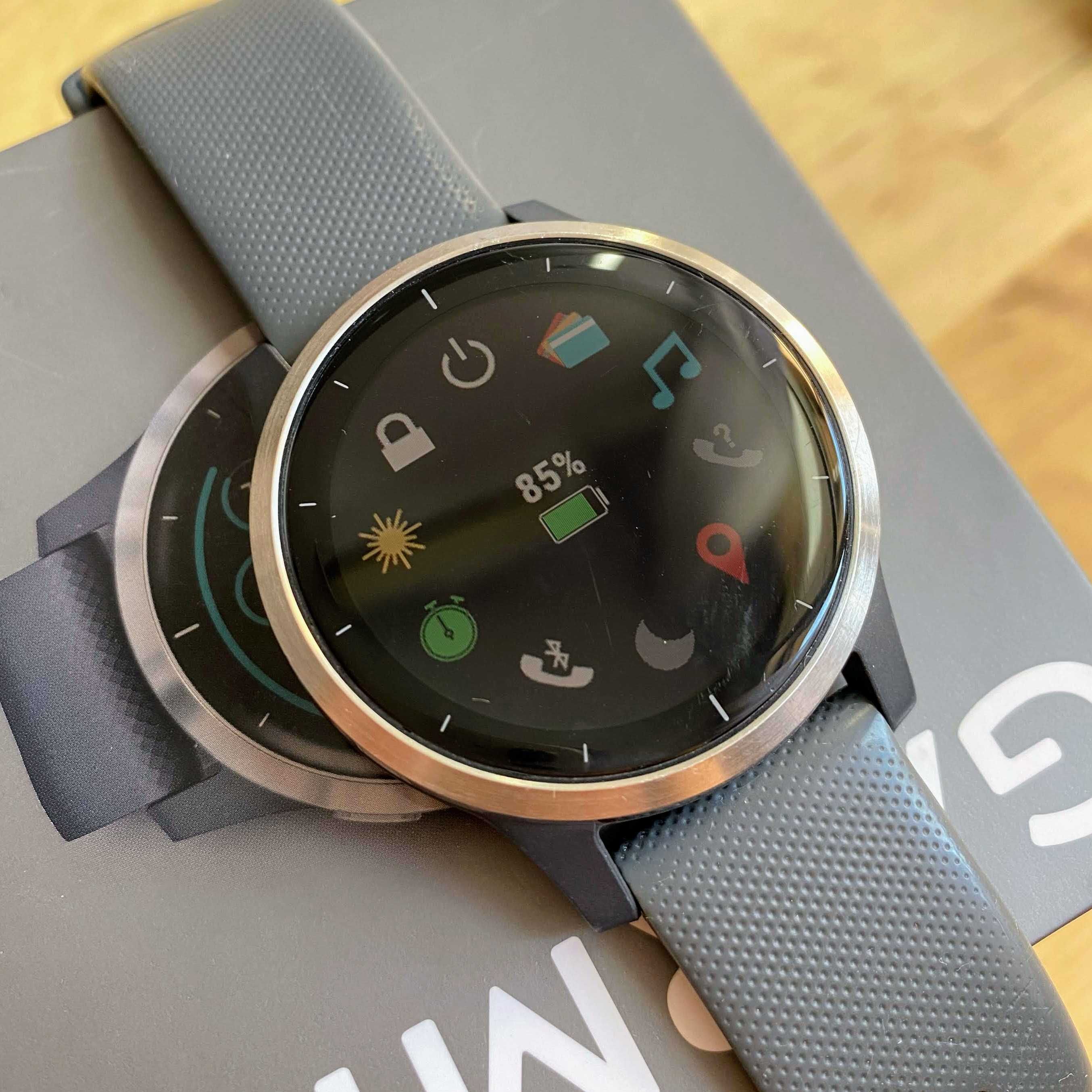 Cмарт часовник за фитнес Garmin Vivoactive 4 в отлично състояние