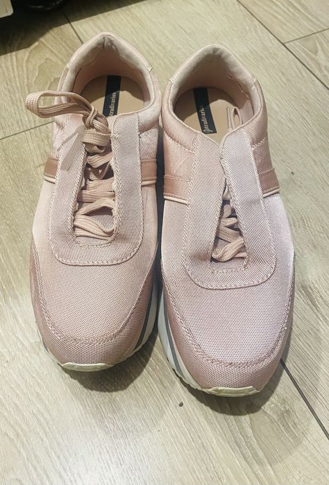 Adidasi stradivarius 39