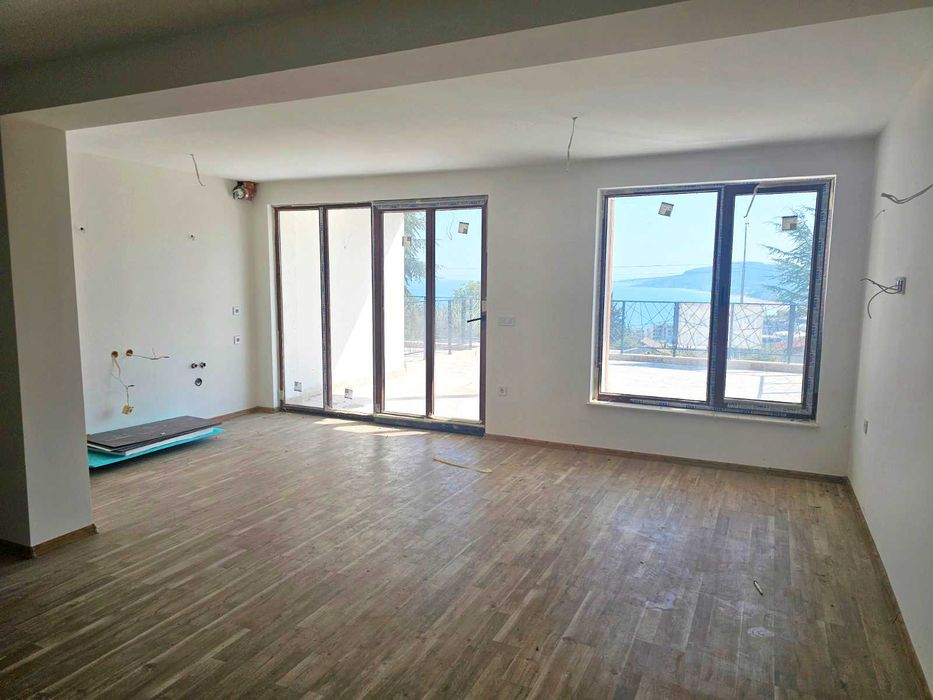 Двустаен апартамент с уникална морска панорама между Балчик и Албена