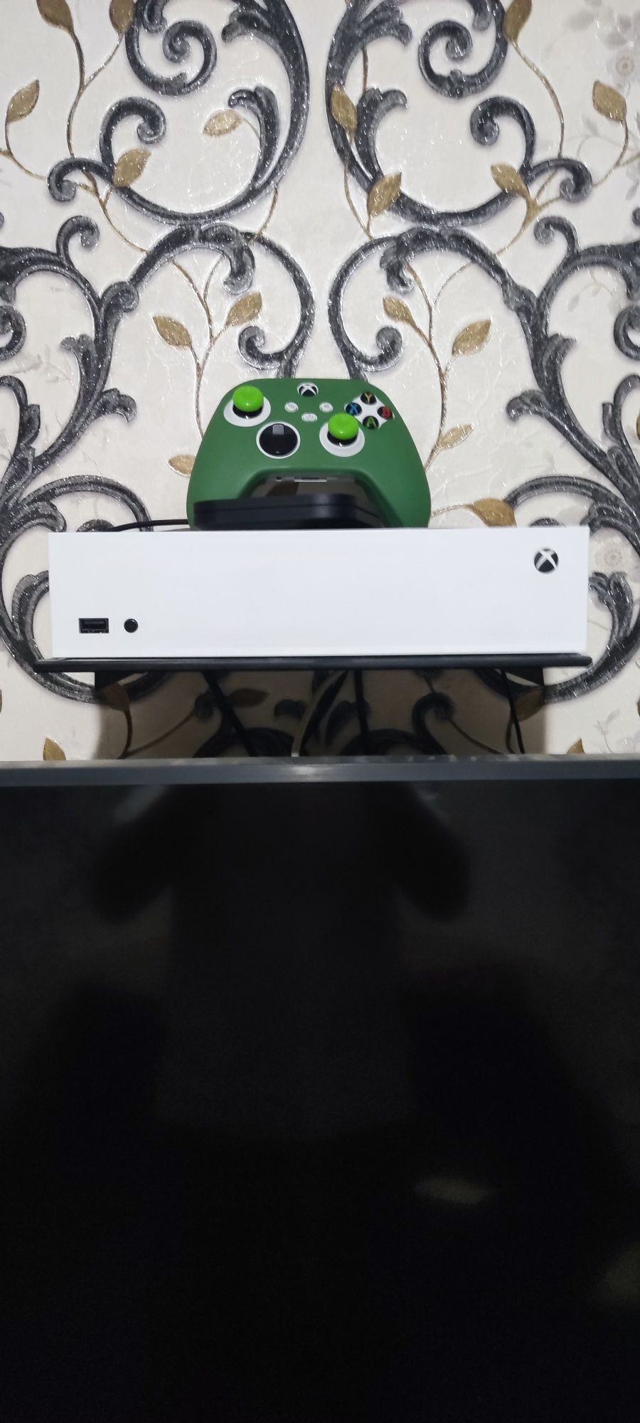 Продам Xbox series S 512gb.