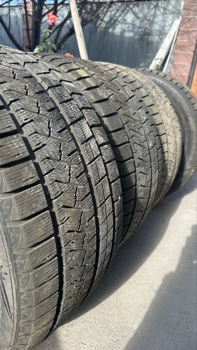 Зимние шины TRIANGLE перед 245/45/19 зад 275/40/19