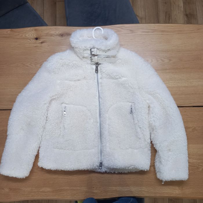 Бяло късо кожухче Stradivarius