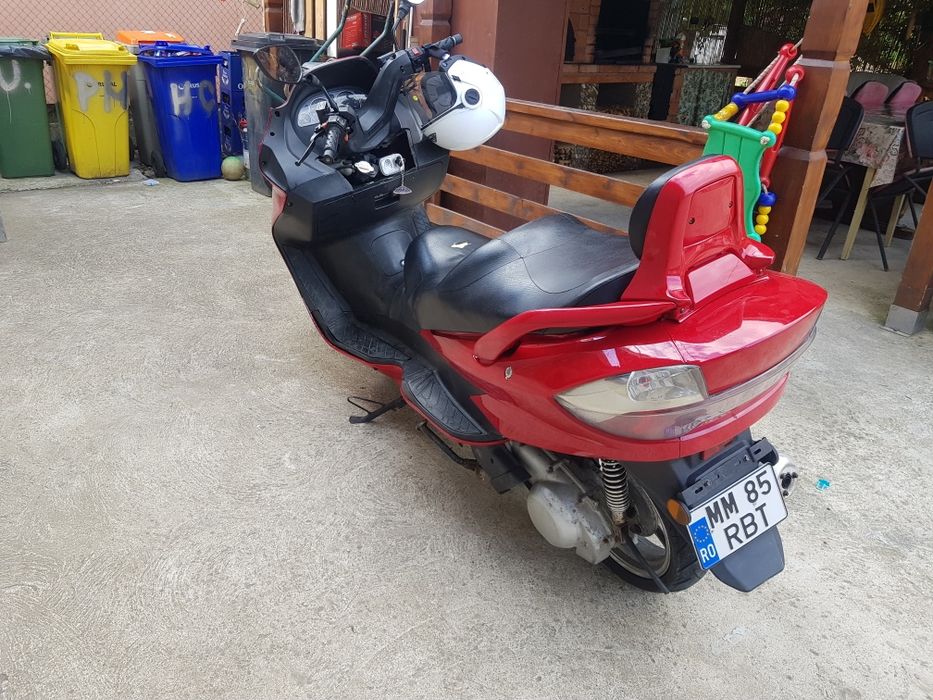 vând scuter 250 an fabricație 2011
