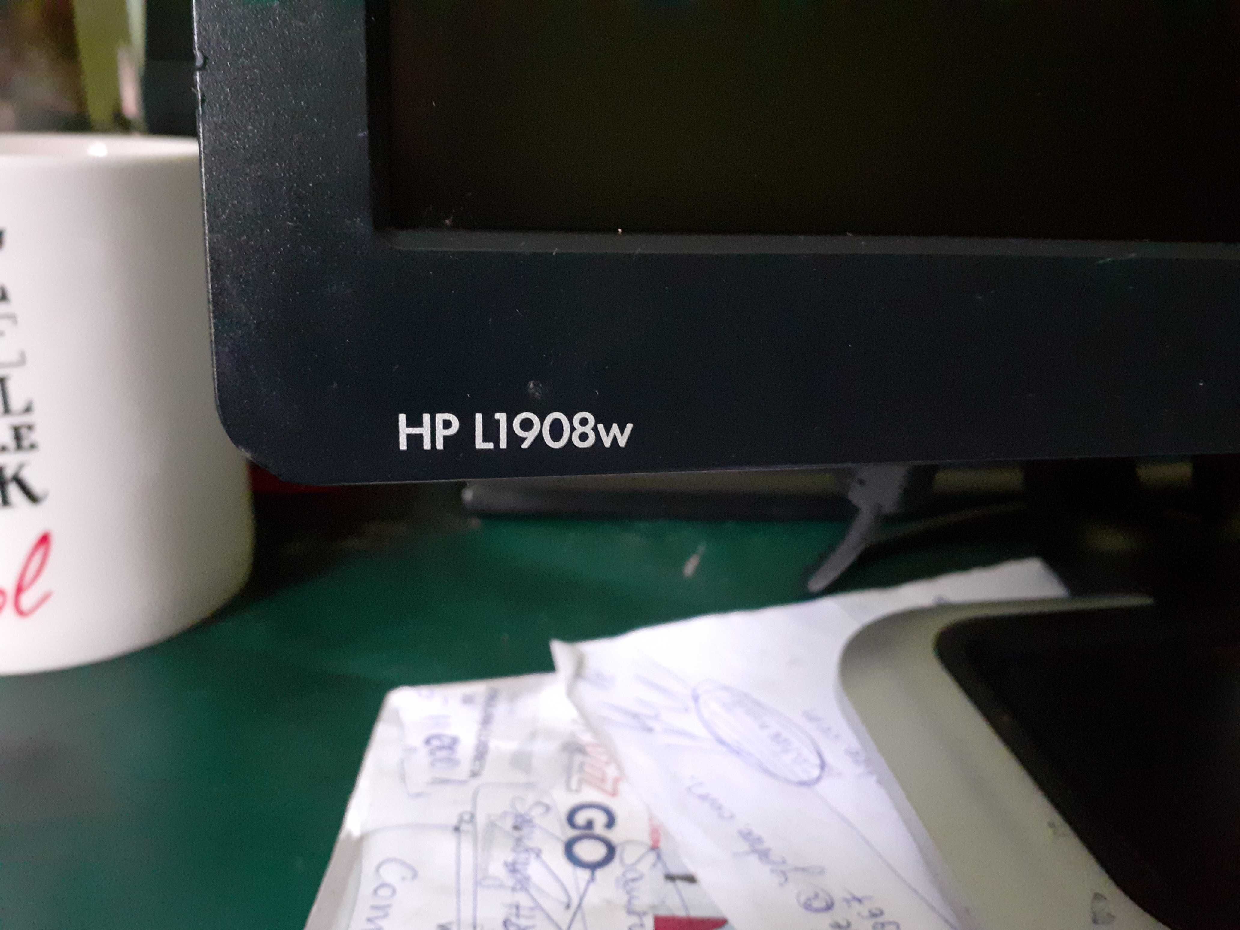 monitor HP diagonala 19