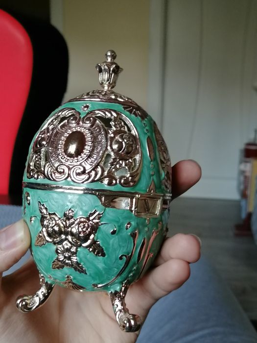 Невероятно Красив Свещник