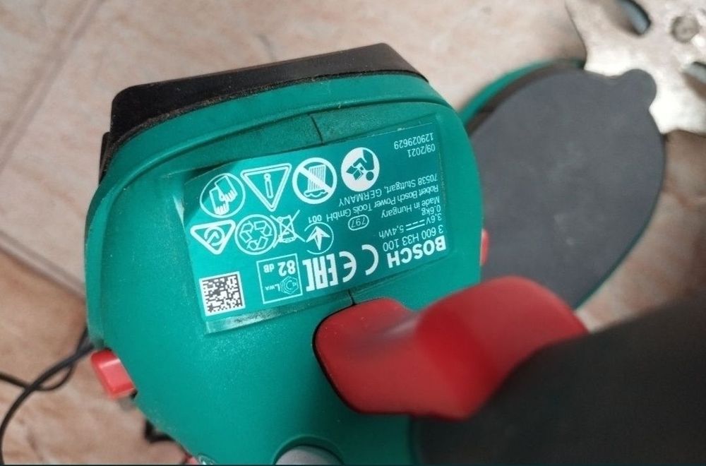 Produs in stare buna de funcționare este folosit 

Compact si usor: fo