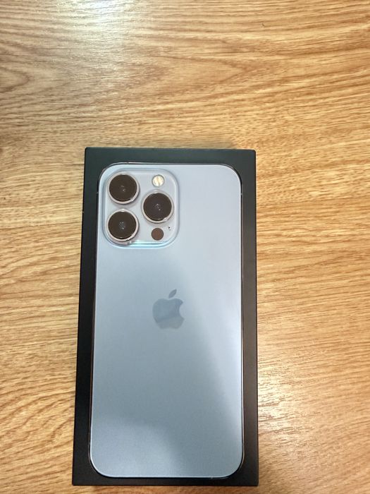iPhone 13 pro 256 GB Sierra Blue+ 12 huse + 1 folie pentru camere