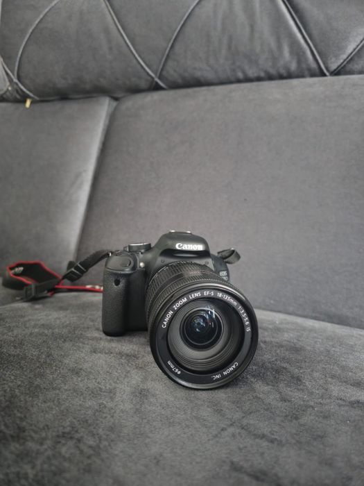Canon EOS 600D + obiectiv canon zoom lens 18-135 mm image stabilizer