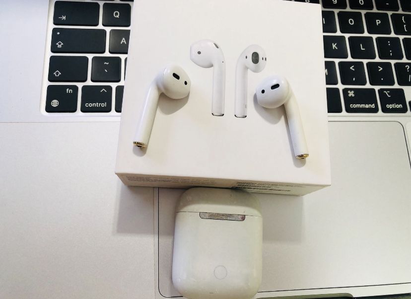 AirPods Apple Gen 2 – Originale, cu cutie – 274,99 lei NEGOCIABIL