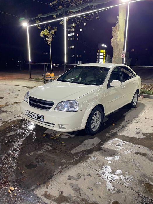 Лассети 1.8  сотилади йоки бартер бор  2015 дан  тепа спаркга