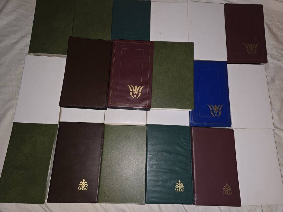 Set cu 50 de carcase de plastic,tip carte,pentru casete VHS,100 lei