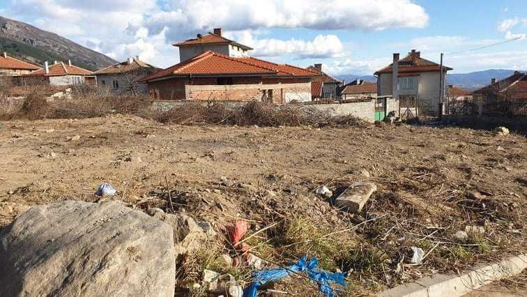 Продава се Парцел в Карлово - 800 кв.м за 138 €/кв.м - Снимка #1
