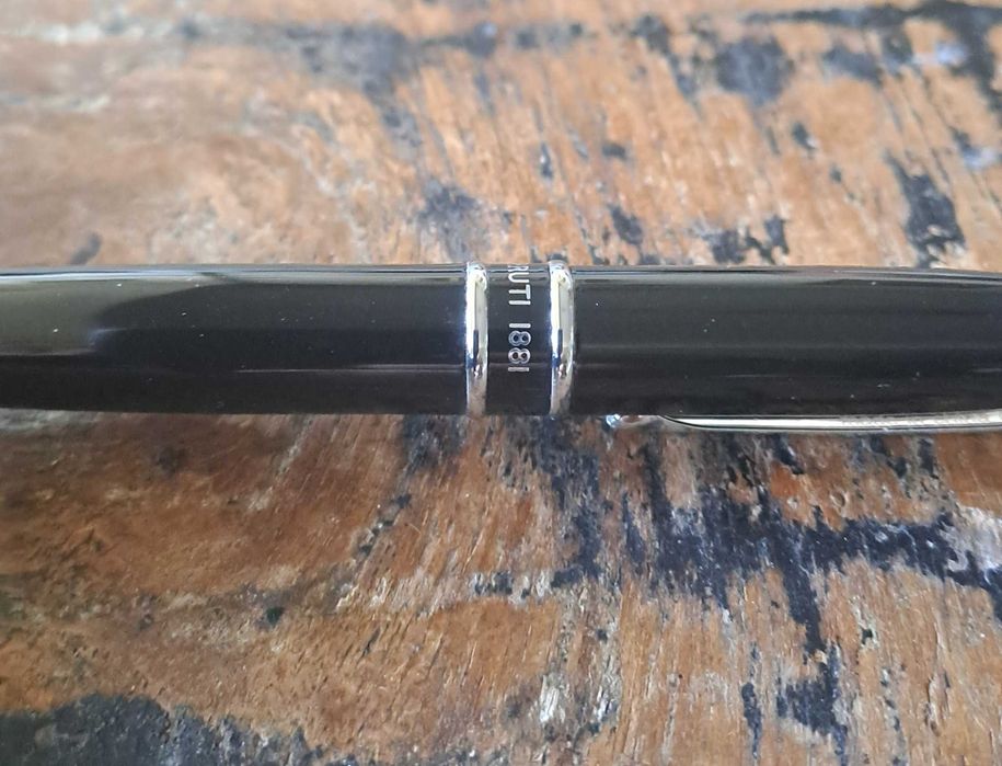 химикалка Черути CERRUTI 1881, метална, сребристи части и черен лак