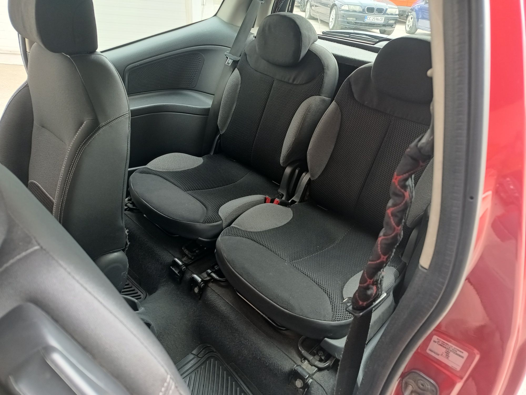 Vând Citroen C2 impecabil .