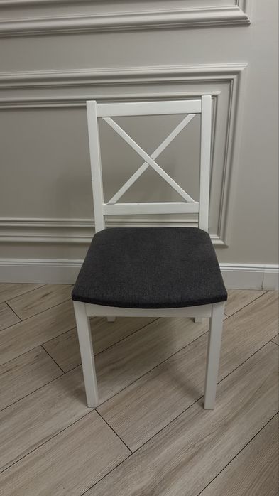 Стул в хорошем состоянии. В наличии 3 штуки