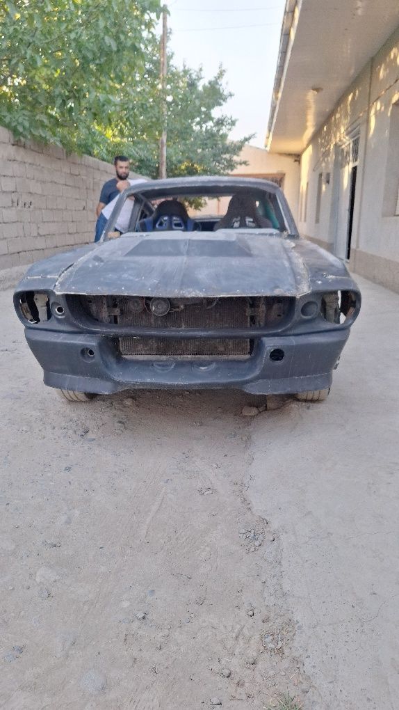 Mustang peredelenni iz Toyota crown