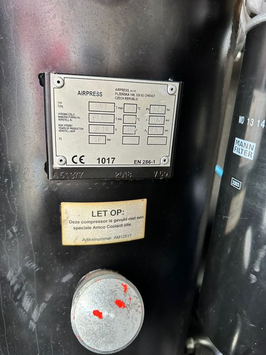 Vand inchiriez motocompresor 25 mc atmos