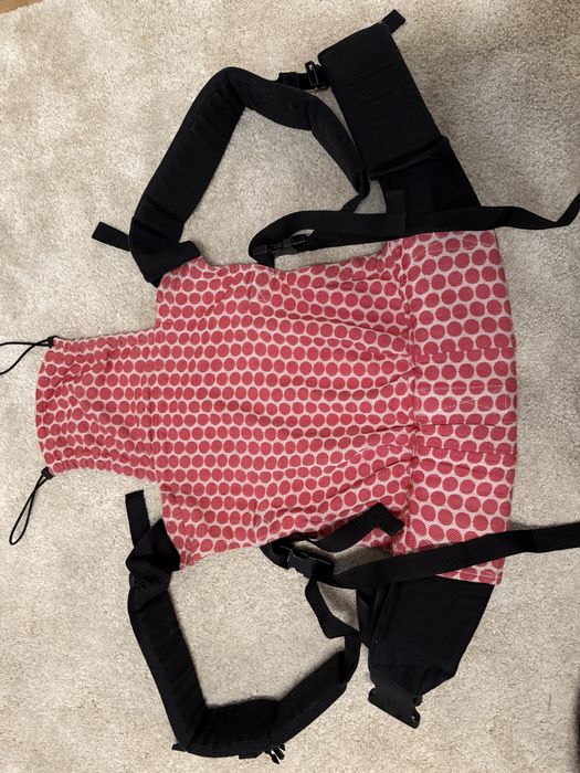 Marsupiu ergonomic Luna Una Nereida rosu