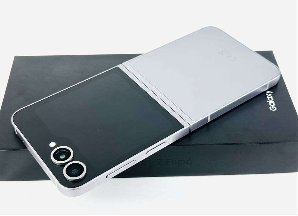 Samsung Galaxy Z Flip 6 256GB 12RAM Silver Shadow Отличен! Гаранция!